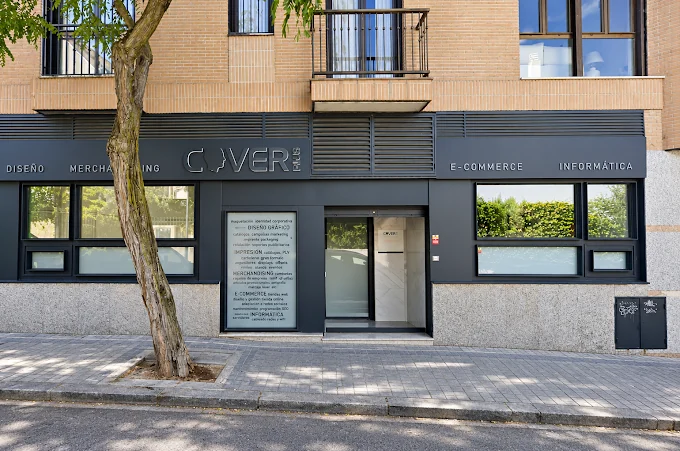 Fachada del local de Covernet en Calle Isidro Gómez, Pozuelo de Alarcón